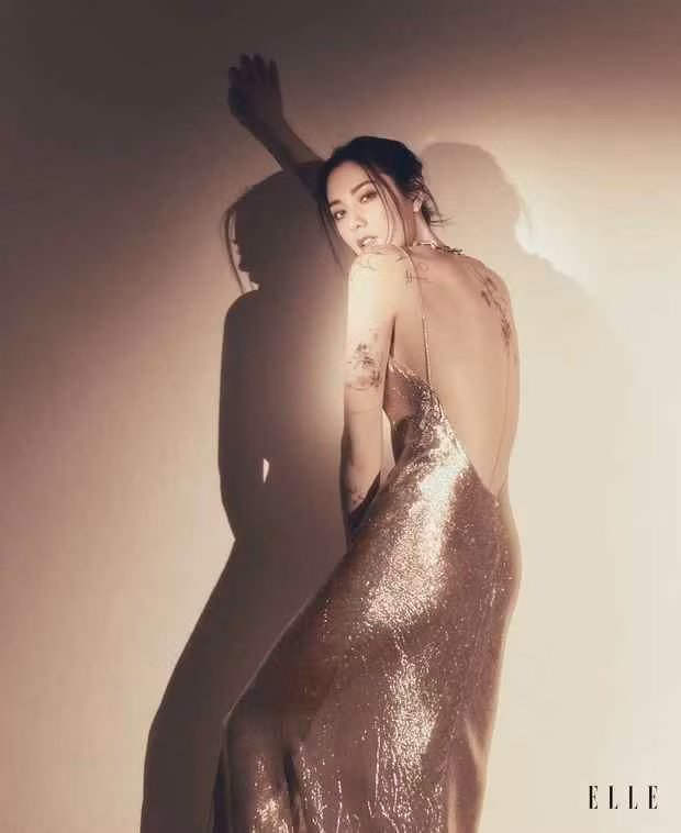 Trong bài phỏng vấn với Elle Singapore ngày 7/2, Nana nói diễn xuất chưa bao giờ khiến cô hứng thú nhưng mọi thứ đổi hướng sau khi nhận được vai diễn phù hợp.