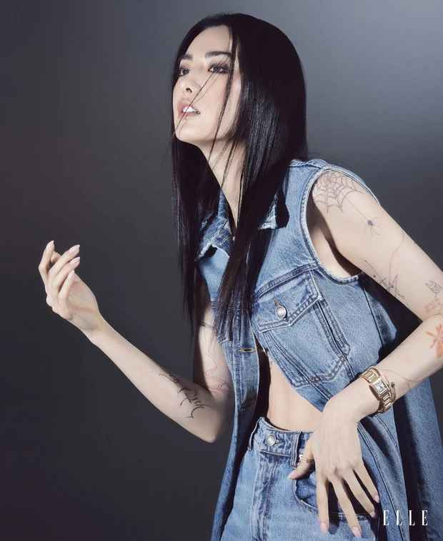 14 năm làm nghệ thuật, Elle gọi Nana là “tắc kè hoa” bởi cô biến hóa trong từng vai diễn, khi là Kim Dan - điều tra viên công ty luật trong Người Vợ Tốt, thám tử lạnh lùng trong Kill It, Goo Se Ra vui vẻ và mạnh mẽ trong Memorial, Kim Se Hee phức tạp trong phim Confession