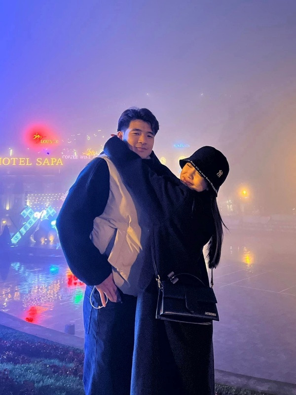 Trước đó, vào ngày 22/2/2022 vừa qua, Hà Đức Chinh và bà xã chính thức nên duyên vợ chồng. Cả hai đã hẹn hò gần 3 năm trước khi về chung một nhà.