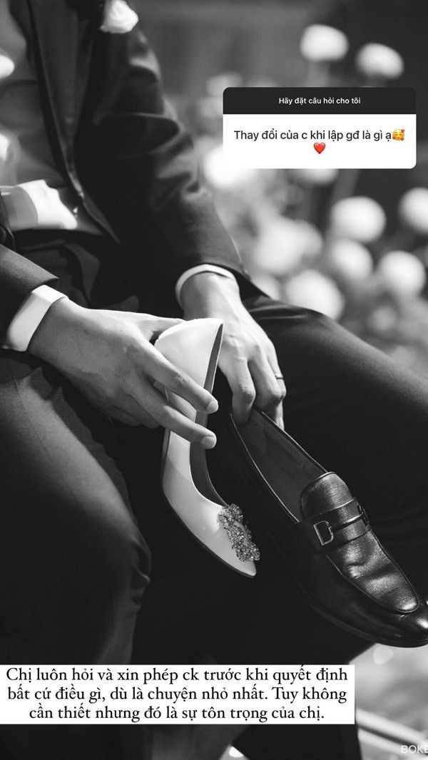 Hà Trang chủ yếu đăng các tấm hình khoe nhan sắc xinh đẹp, gu thời trang trẻ trung và một số hình ảnh chụp chung với nam cầu thủ.