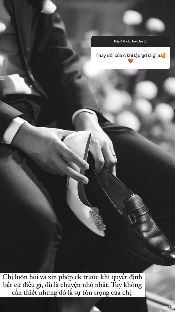 Hà Trang chủ yếu đăng các tấm hình khoe nhan sắc xinh đẹp, gu thời trang trẻ trung và một số hình ảnh chụp chung với nam cầu thủ.