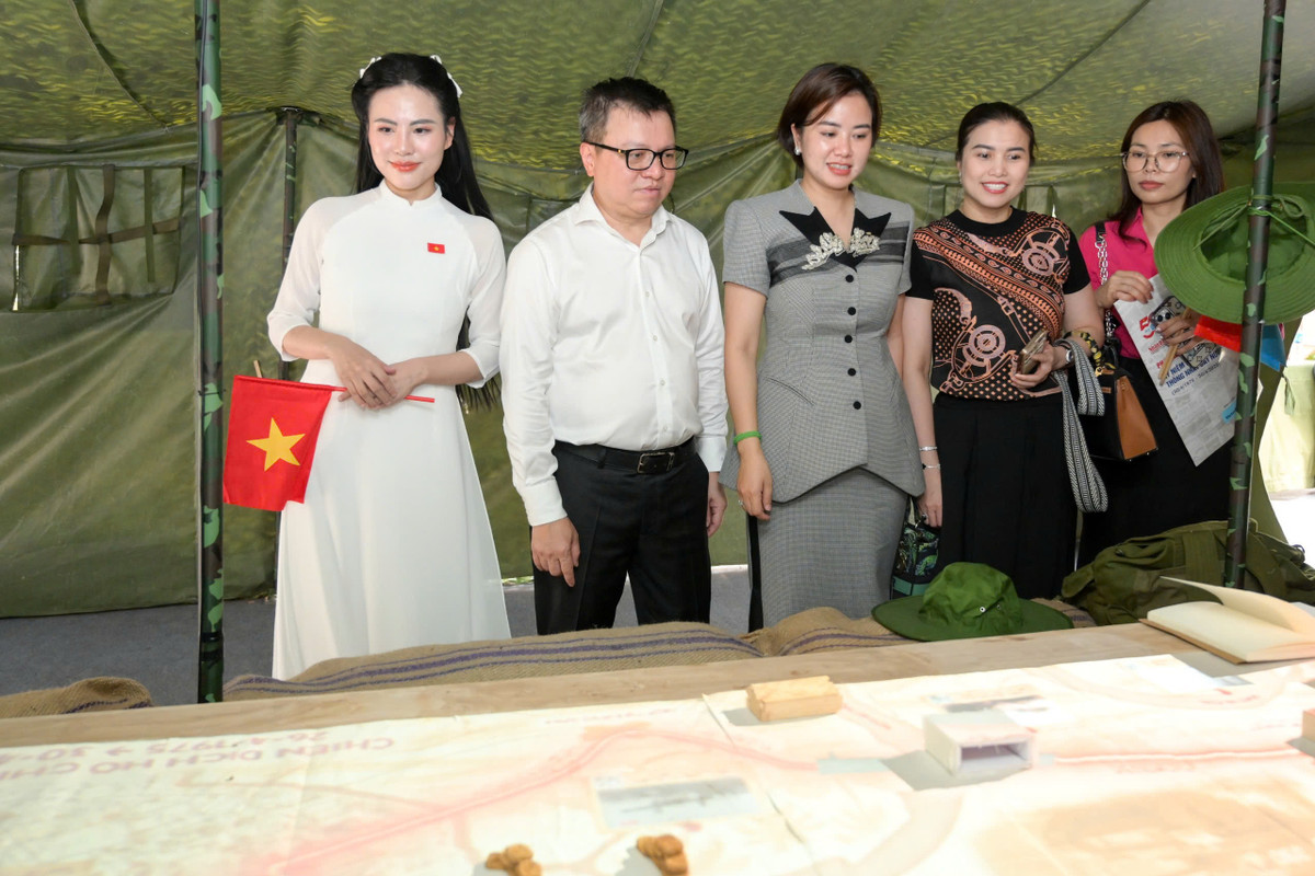 Ứng dụng “StoryMap” với các điểm chạm VR cho phép người xem thăm quan trực tuyến các địa danh từng ghi dấu những chiến công anh hùng.