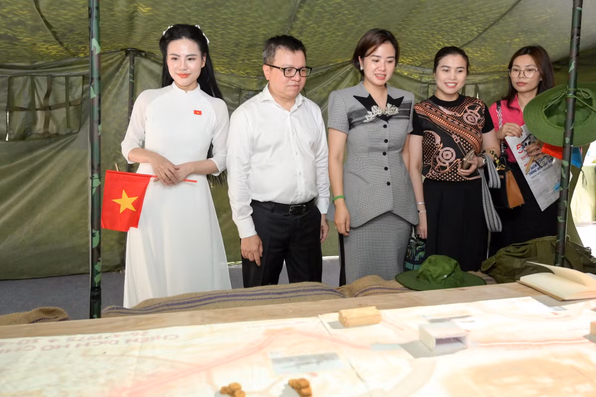 Ứng dụng “StoryMap” với các điểm chạm VR cho phép người xem thăm quan trực tuyến các địa danh từng ghi dấu những chiến công anh hùng.