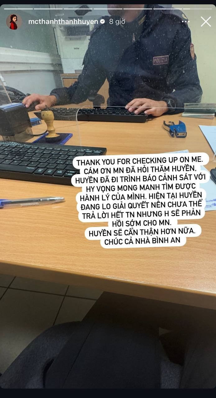 Nữ MC "chân dài nhất Việt Nam" cho biết, mặc dù cô đã đề cao cảnh giác bảo quản đồ đạc khi đi tàu công cộng, đông người nhưng vì tình huống xảy ra quá nhanh khiến cô không kịp phản ứng.