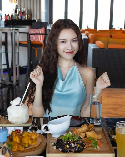 Bên cạnh đó, Thanh Thanh Huyền cũng lần đầu nói rõ lý do vì sao xuất hiện đoạn clip với tâm trạng hoảng loạn, bật khóc trên MXH để tránh bị hiểu lầm.