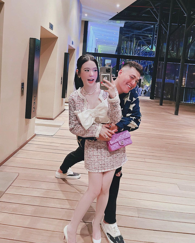 Tuy nhiên, Vân Tiny cũng chia sẻ trước đó đã có nhiều người nộp hồ sơ song cô vẫn chưa chọn được bảo mẫu nào ưng ý.