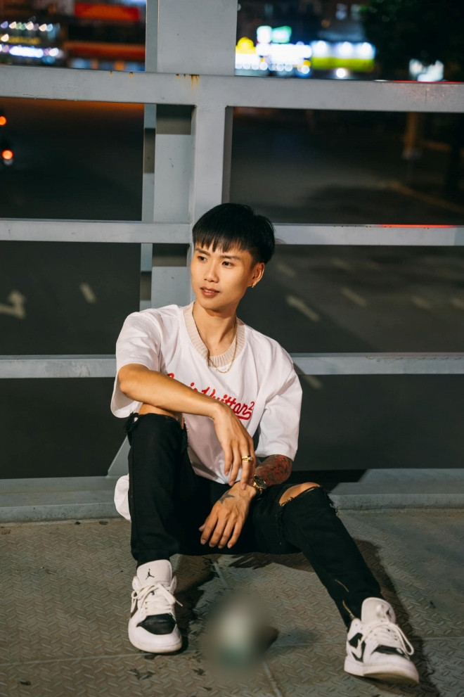 Sau khi thấy tương lai phát triền của nghề Tiktoker, anh đã cùng với một số bạn trẻ khác, thành lập ra một nhóm mới có tên "gia đình villa".