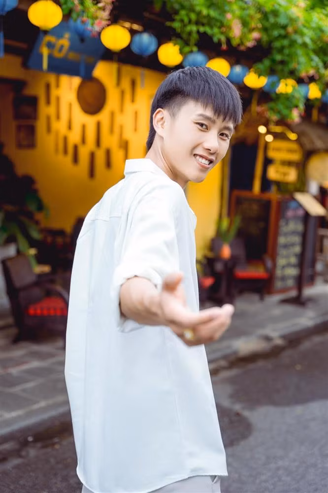 Không chỉ bắt trend cực nhanh, Đạt Villa còn gây chú ý khi sở hữu ngoại hình sáng.