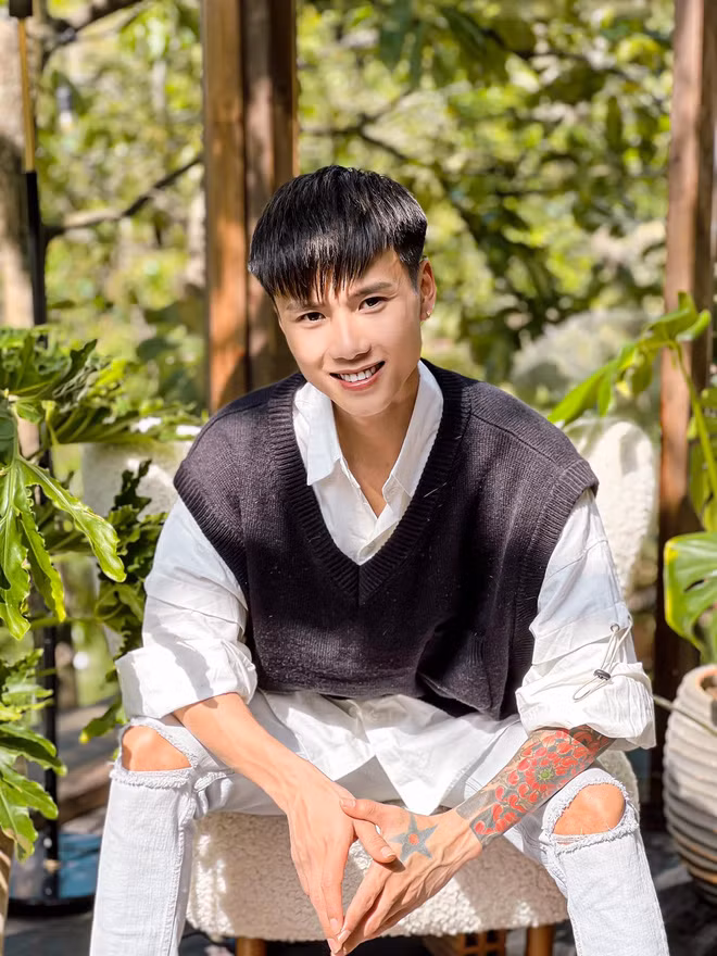 Chứng kiến hình ảnh Đạt Villa bị chụp lén, nhiều netizen không khỏi ngỡ ngàng.