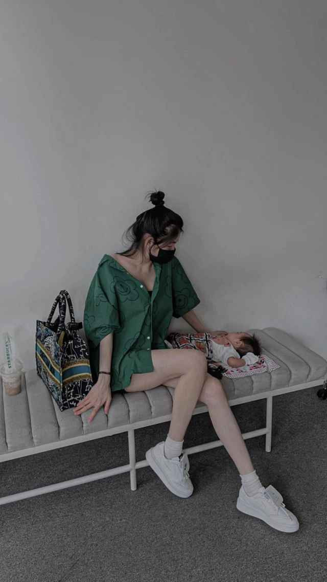 Ngắm nhìn nhan sắc cực phẩm đúng chuẩn hot girl này thì mọi người có lẽ sẽ hiểu vì sao mà Rambo Cao Lãnh mê như điếu đổ Bảo Trân.