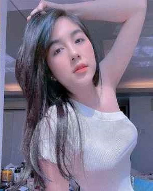 Trước khi hẹn hò với Rambo, Trân Mèo cũng là hot girl có tiếng bởi sở hữu ngoại hình ưa nhìn, tươi tắn, nước da trắng ngần.