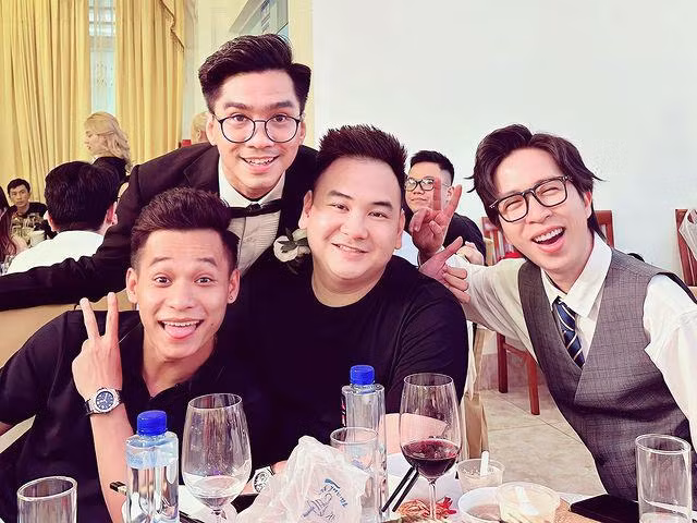 Thay vào đó, anh và vợ Hồng Nhật sẽ lo cho con một môi trường học tập thật tốt để chúng thoải mái thể hiện sở trường bản thân.