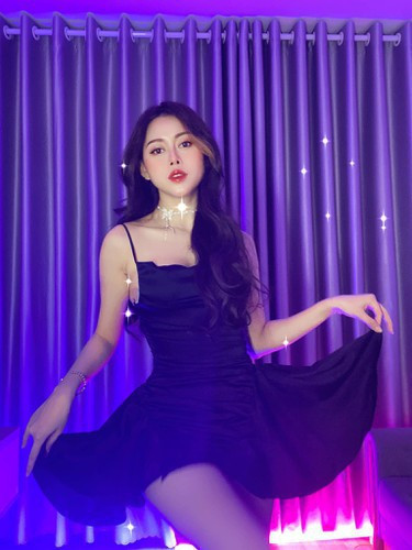 Cụ thể, chàng người yêu cũ của "chị Google" có viết: "Ơn giời sau một tháng ăn kiêng tập sương sương thì đã có body chuẩn slimfit nhẹ ký - vừa cơ - đủ nước - đủ muối - mỡ 11%. Muscle quá chăm tốn tiền lắm. Vậy hạnh phúc rồi".