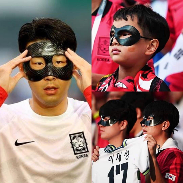 Một hình tượng khác của cổ động viên Hàn Quốc cũng gây ấn tượng không kém trong tối qua chính là chiếc mặt nạ. Nhiều người cho rằng cách hóa trang này của người Hàn khá giống với nhân vật Batman (người dơi).