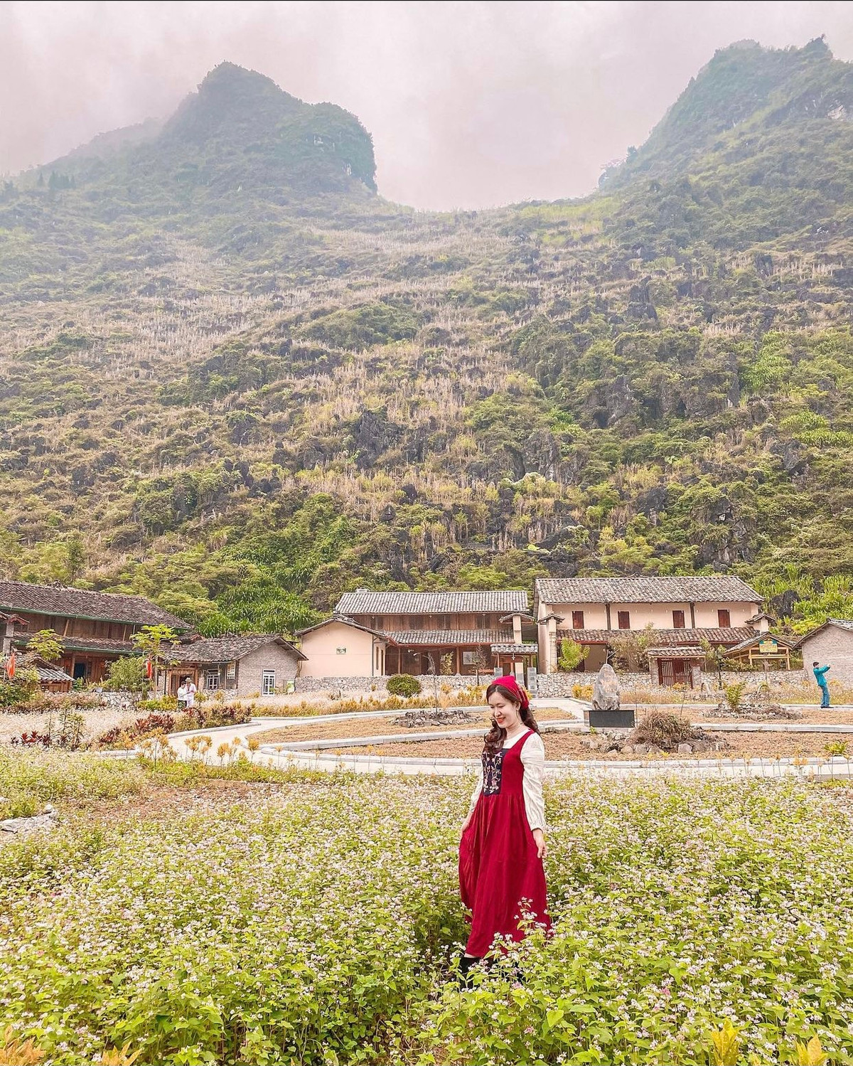 Tuy mới đi vào hoạt động hơn 2 năm trở lại đây nhưng Làng văn hoá dân tộc Mông đã trở thành điểm đến lý tưởng của các bạn trẻ khi lựa chọn nơi để khám phá, du lịch.