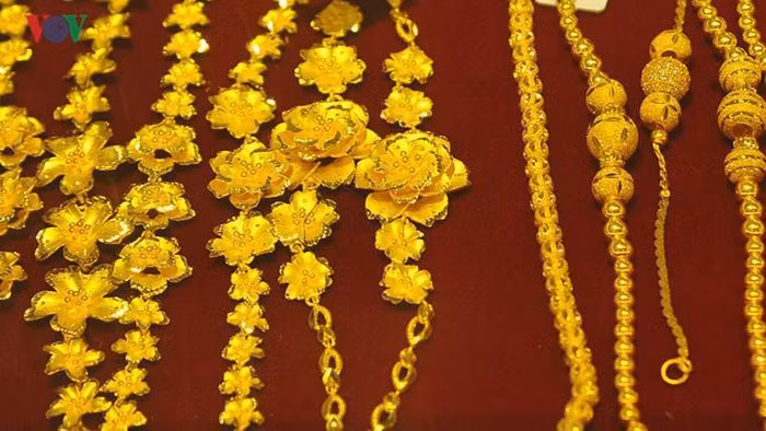 Gia vang tiep tuc sut giam, xuong con duoi 43 trieu dong/luong