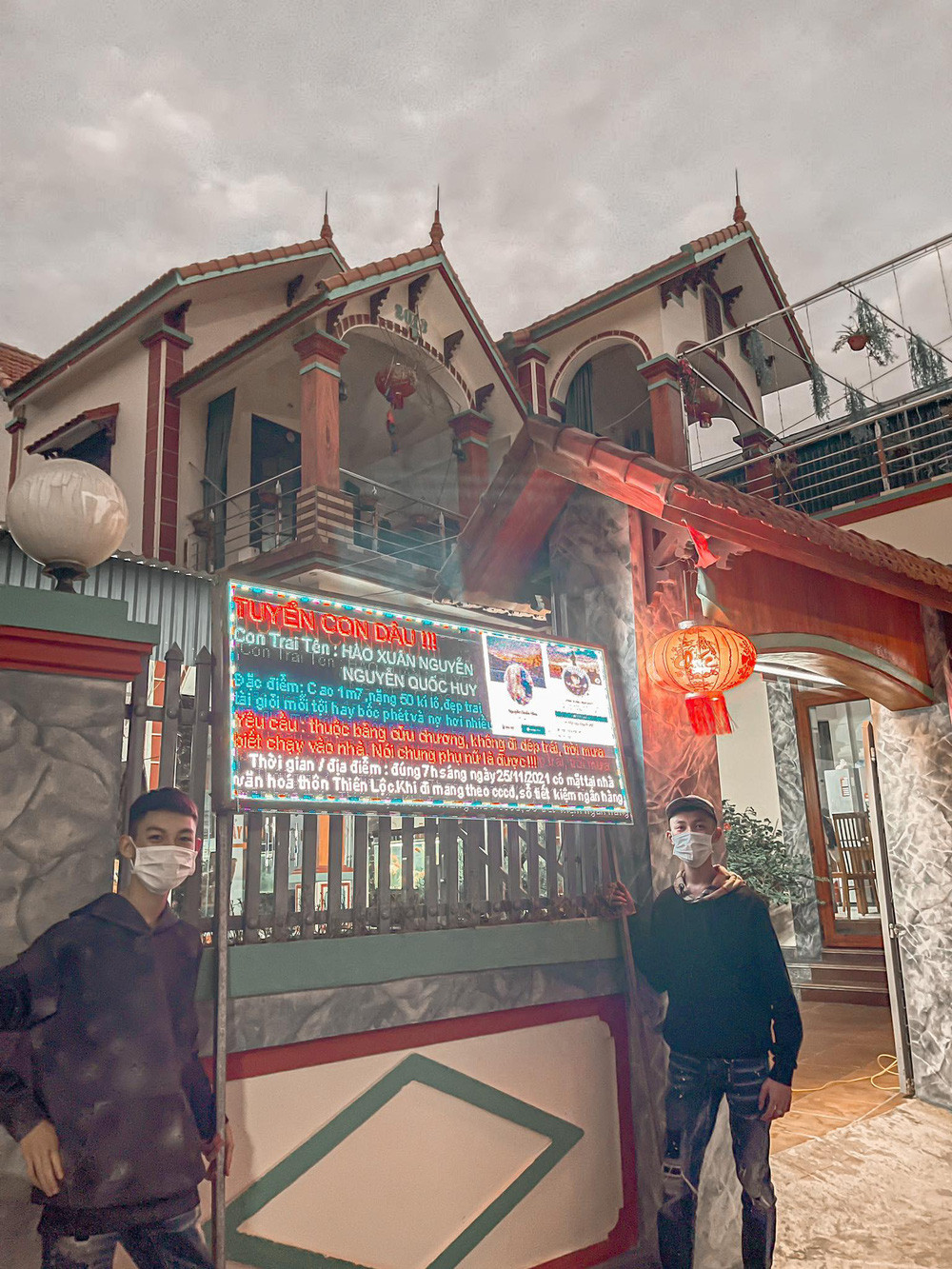 Bên cạnh đó, yêu cầu tuyển con dâu của ông bố Hưng Yên vô cùng đơn giản: "Thuộc bảng cửu chương, không đi dép trái, trời mưa biết chạy vào nhà. Nói chung phụ nữ là được.".