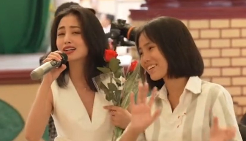 Đoạn clip ghi lại phần thể hiện của Phùng Thị Thắng nhận được 1,2 triệu lượt xem trên mạng xã hội. Nhiều bình luận ngợi khen nữ phạm nhân tự tin, hát có cảm xúc.