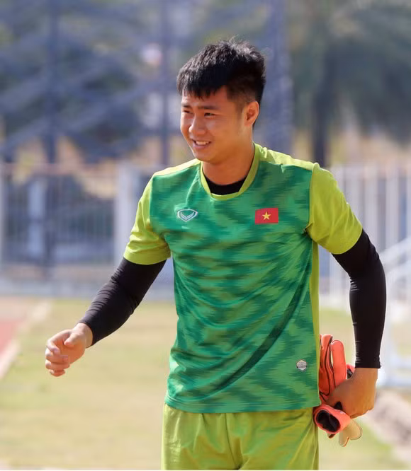 Mắc chấn thương trong trận đấu với U23 Thái Lan vào tối 2/6, Văn Toản đã bị trật khớp, tổn thương xương đốt bàn ngón áp út tay trái. Dù chấn thương không quá nghiêm trọng, thủ thành của đội tuyển U23 Việt Nam cần thời gian để bình phục.