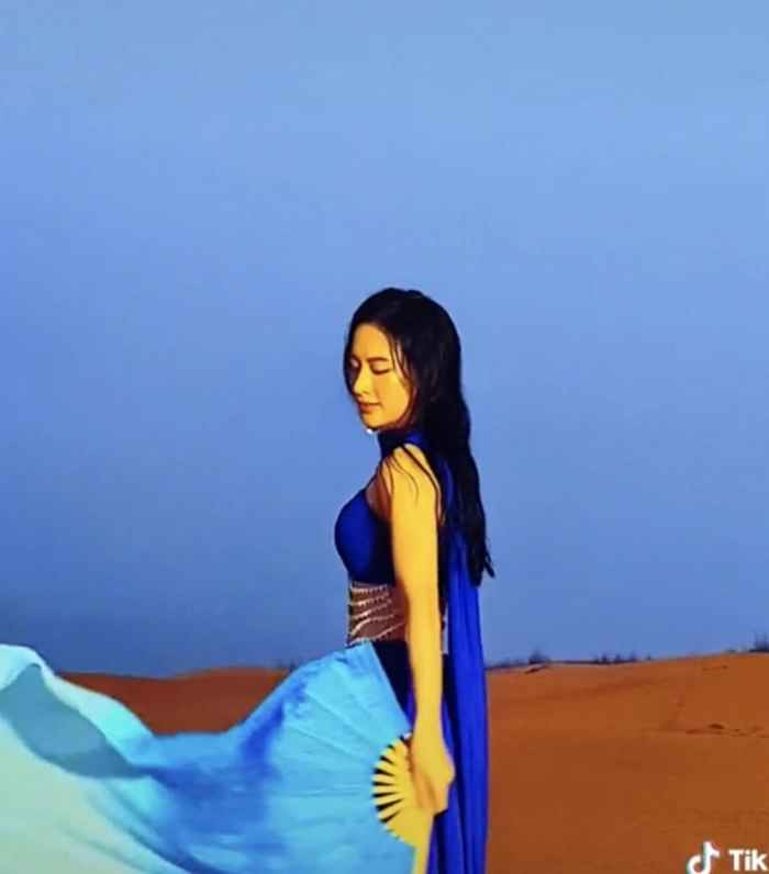 Mới đây, bà mẹ nhí "đô con" đăng tải đoạn video trên TikTok khoe vẻ đẹp dịu dàng với netizen sau nhiều lần cho cộng đồng mạng chiêm ngưỡng vẻ ngoài "cơ bắp cuồn cuộn".