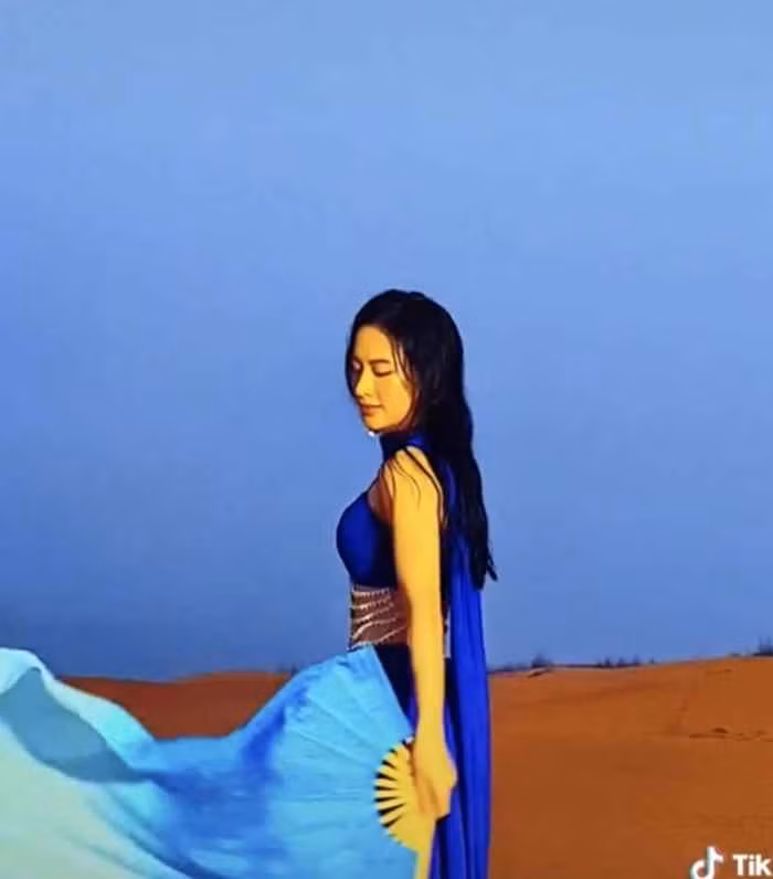 Mới đây, bà mẹ nhí "đô con" đăng tải đoạn video trên TikTok khoe vẻ đẹp dịu dàng với netizen sau nhiều lần cho cộng đồng mạng chiêm ngưỡng vẻ ngoài "cơ bắp cuồn cuộn".