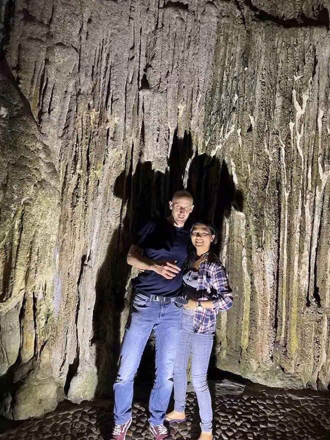 Sau khi nổi tiếng trên MXH, cuộc sống của Lò Thị Mai nhận về nhiều sự quan tâm. Năm 2011, Mai kết hôn với một người đàn ông Bỉ khi người này sang Sapa du lịch và sang Bỉ sinh sống.