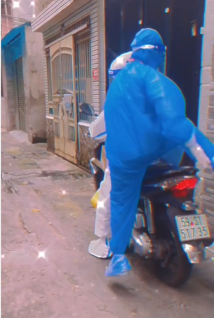 Đồng thời mọi người cũng không quên cảm ơn sự dũng cảm và nhiệt tình của các "chiến binh" áo xanh.