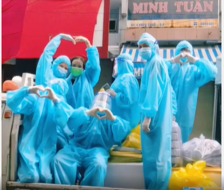 Mới đây, dân mạng lại được phen thả tim tới tấp cho đoạn clip giới thiệu BST "siêu xe" cực đáng yêu của một tình nguyện viên chống dịch ở TP HCM.