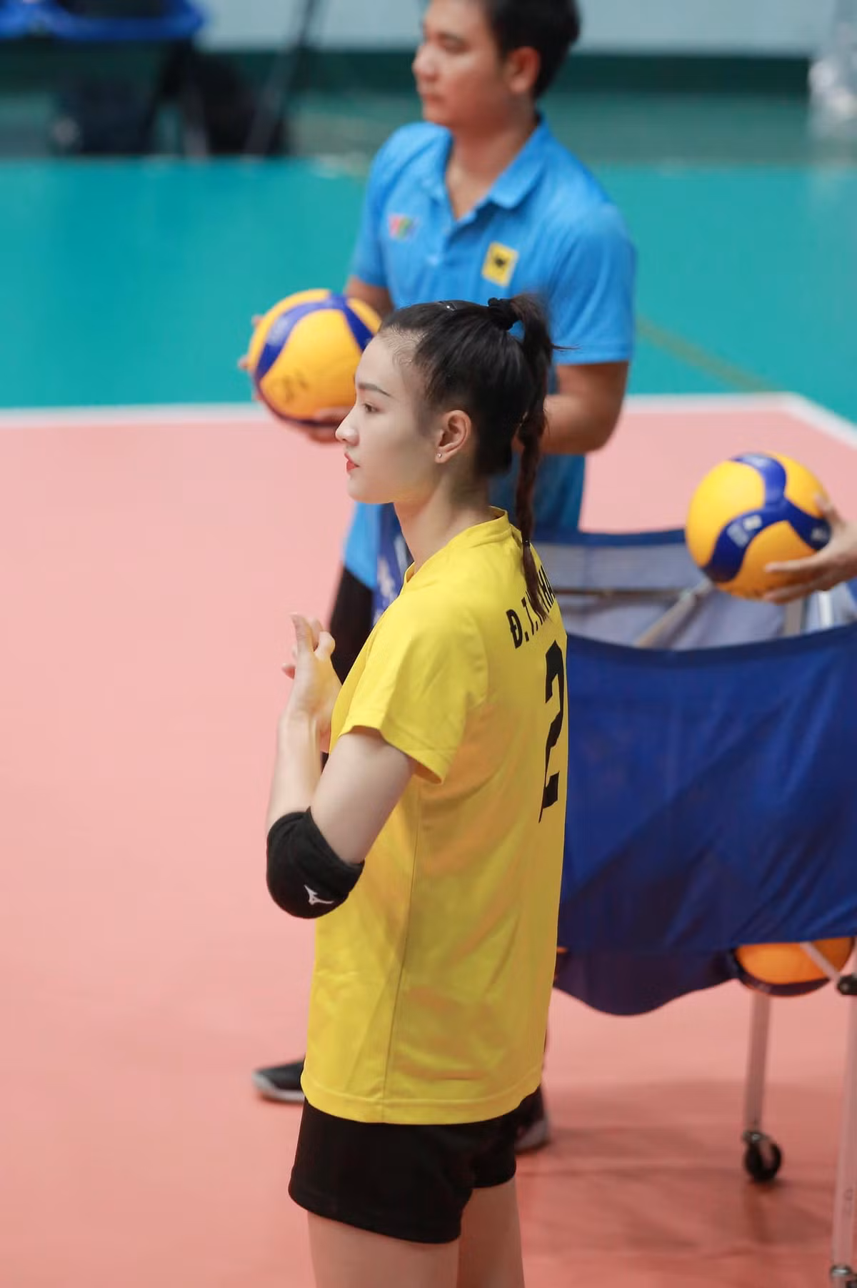 Mới đây, thông tin gái xinh làng bóng chuyền Việt Nam là Đặng Thị Kim Thanh hết hợp đồng với VTV Bình Điền Long An vào cuối năm nay và quyết định không tiếp tục con đường thể thao thu hút được sự chú ý của nhiều người hâm mộ.