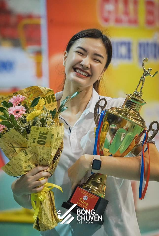 Quyết định giải nghệ ở tuổi 24 của Kim Thanh khiến người hâm mộ tiếc nuối, bởi cô vẫn là một trong những tay đập xuất sắc của bóng chuyền Việt Nam