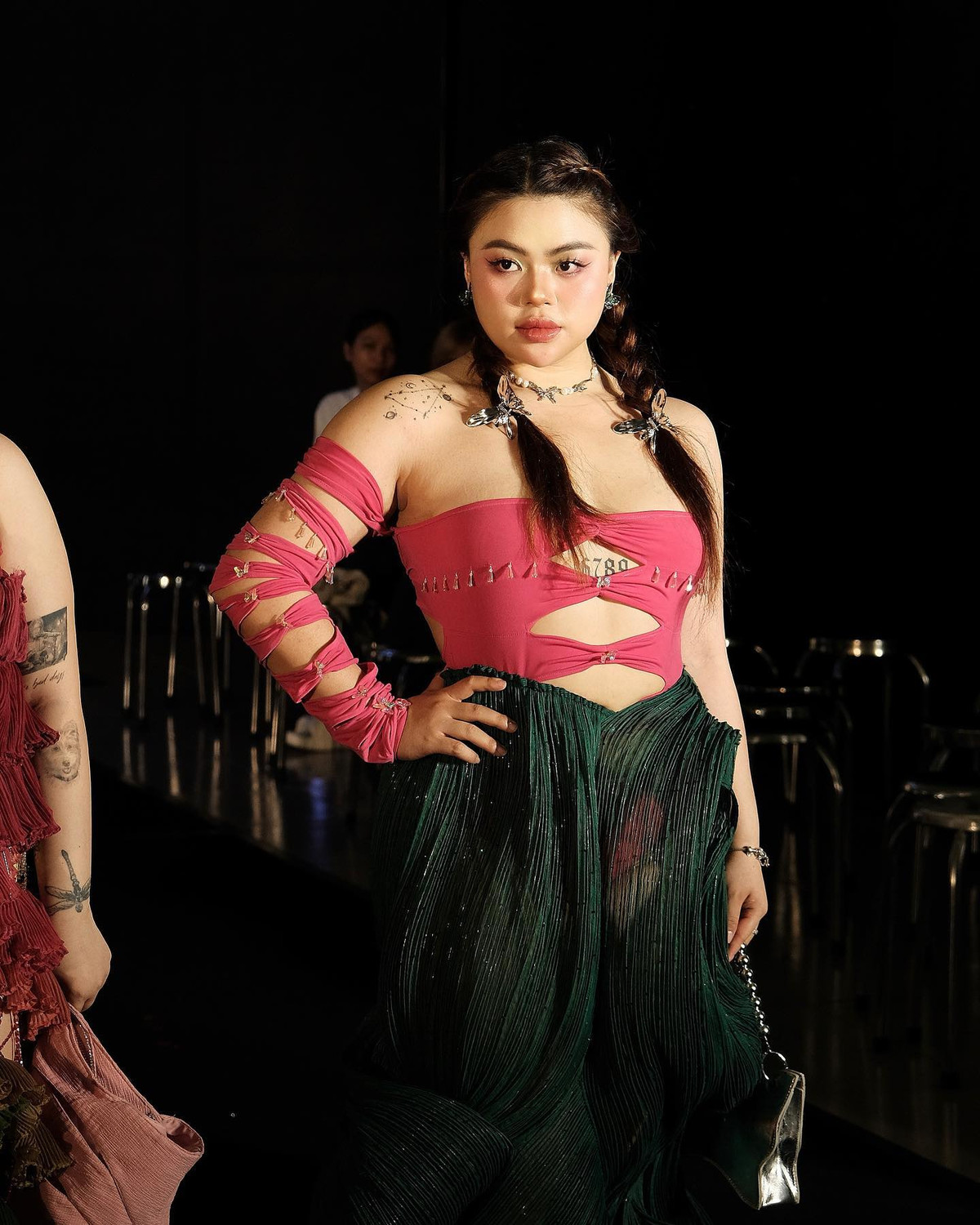 Sau thời gian dài nỗ lực xây dựng hình ảnh cá nhân cũng như phong cách thời trang, Hữu Vi nhận được nhiều lời mời quảng cáo cho các thương hiệu thời trang, đặc biệt là nội y.