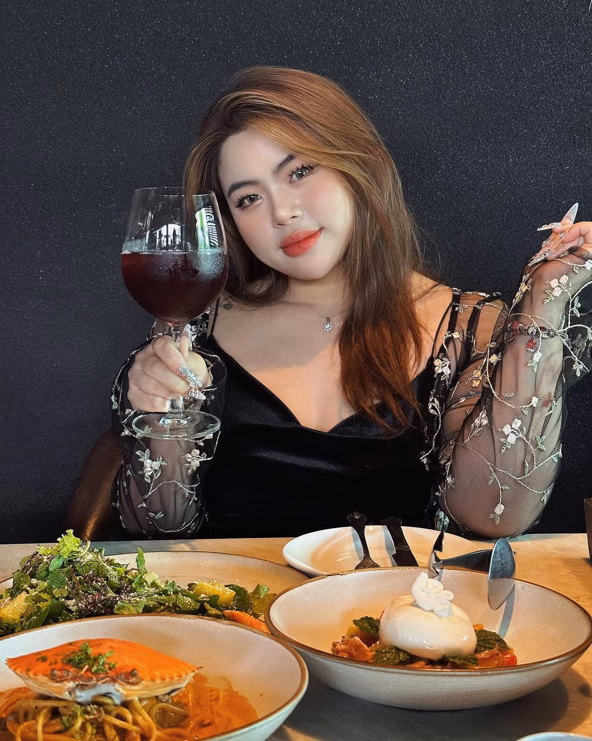 Hữu Vi cho hay, cô được biết đến lần đầu tiên vào năm 2021 với hành trình giảm 23kg (từ 88kg xuống còn 65kg).