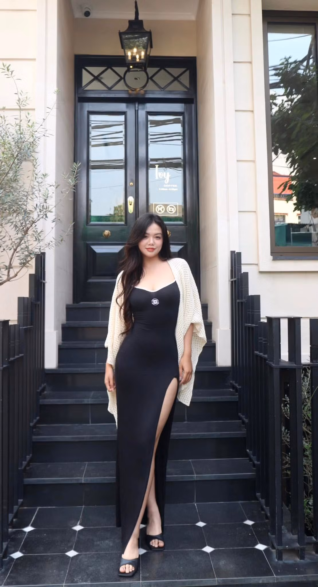 Phong cách đời thường quyến rũ của Ngô Lâm Phương.