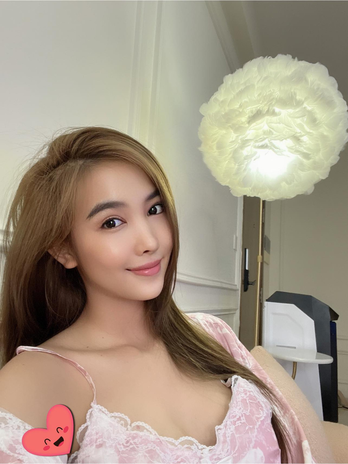 Thân hình nuột nà của Kim Tuyến là điều khiến bao cô nàng phải khao khát.