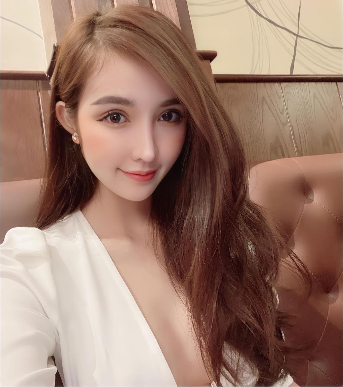 Dù không theo đuổi con đường chinh phục vương miện nhưng Kim Tuyến vẫn tạo nên được sức hút trên mạng xã hội.