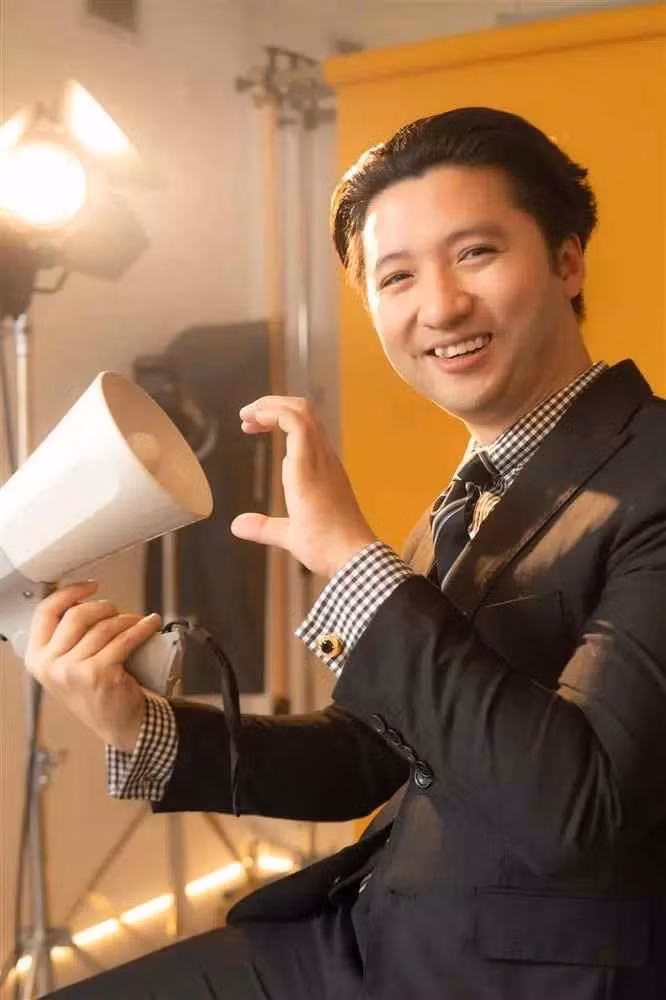 Kết thúc cuộc hôn nhân đầy tai tiếng ấy, Trọng Hưng tập trung vào việc làm truyền thông. Trên trang cá nhân, nam đạo diện ít khi chia sẻ về chuyện tình cảm mà thường xuyên khoe ảnh miệt mài làm việc cùng các đồng nghiệp.