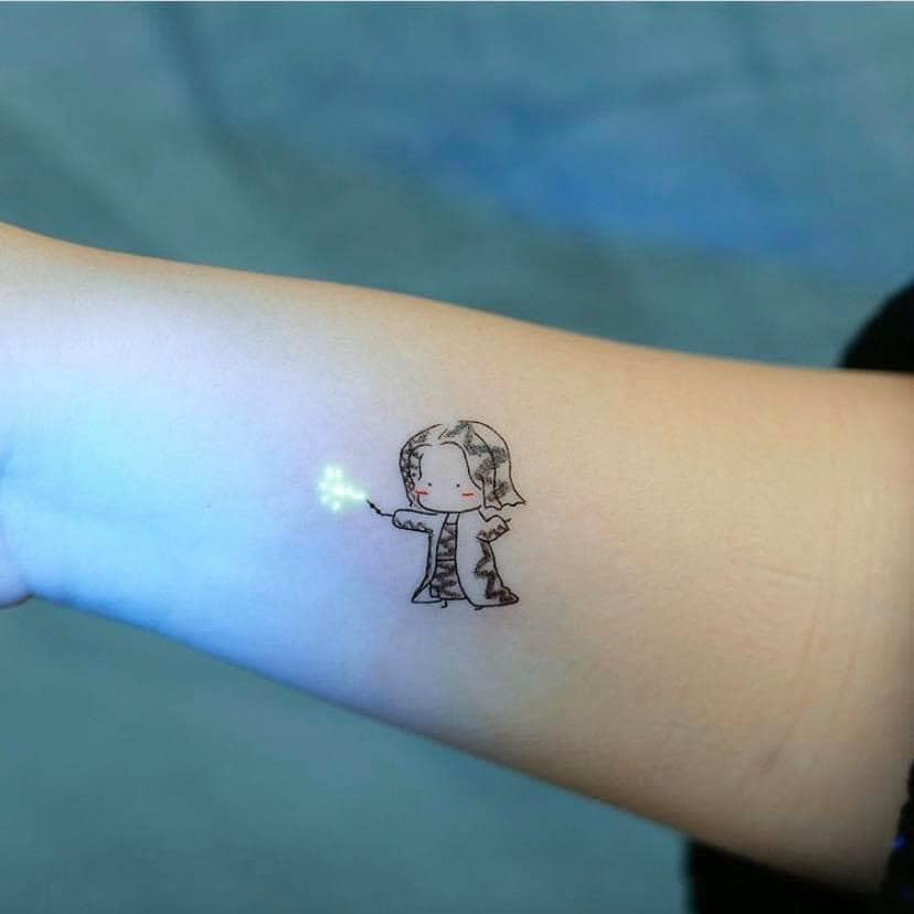 Với nhiều bạn trẻ, hình xăm phát sáng là một điểm nhấn.