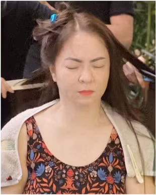 Mới đây, hình ảnh của bà chủ khu du lịch Đại Nam tút lại nhan sắc để chuẩn bị lên sóng đã được dân mạng quan tâm.