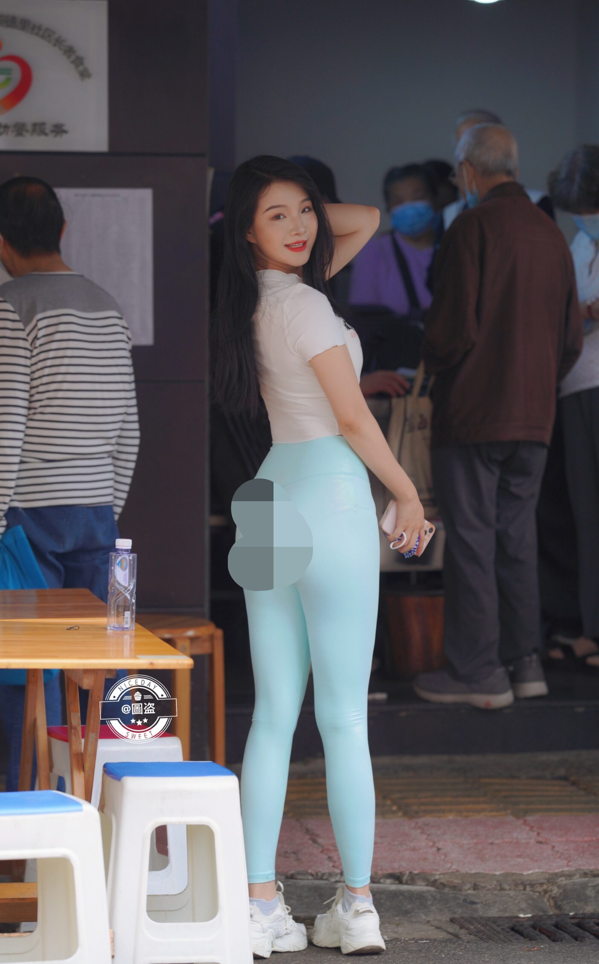 Đây không phải lần đầu tiên, người ta thấy những chiếc quần gym "xâm chiếm" đường phố như thế này.