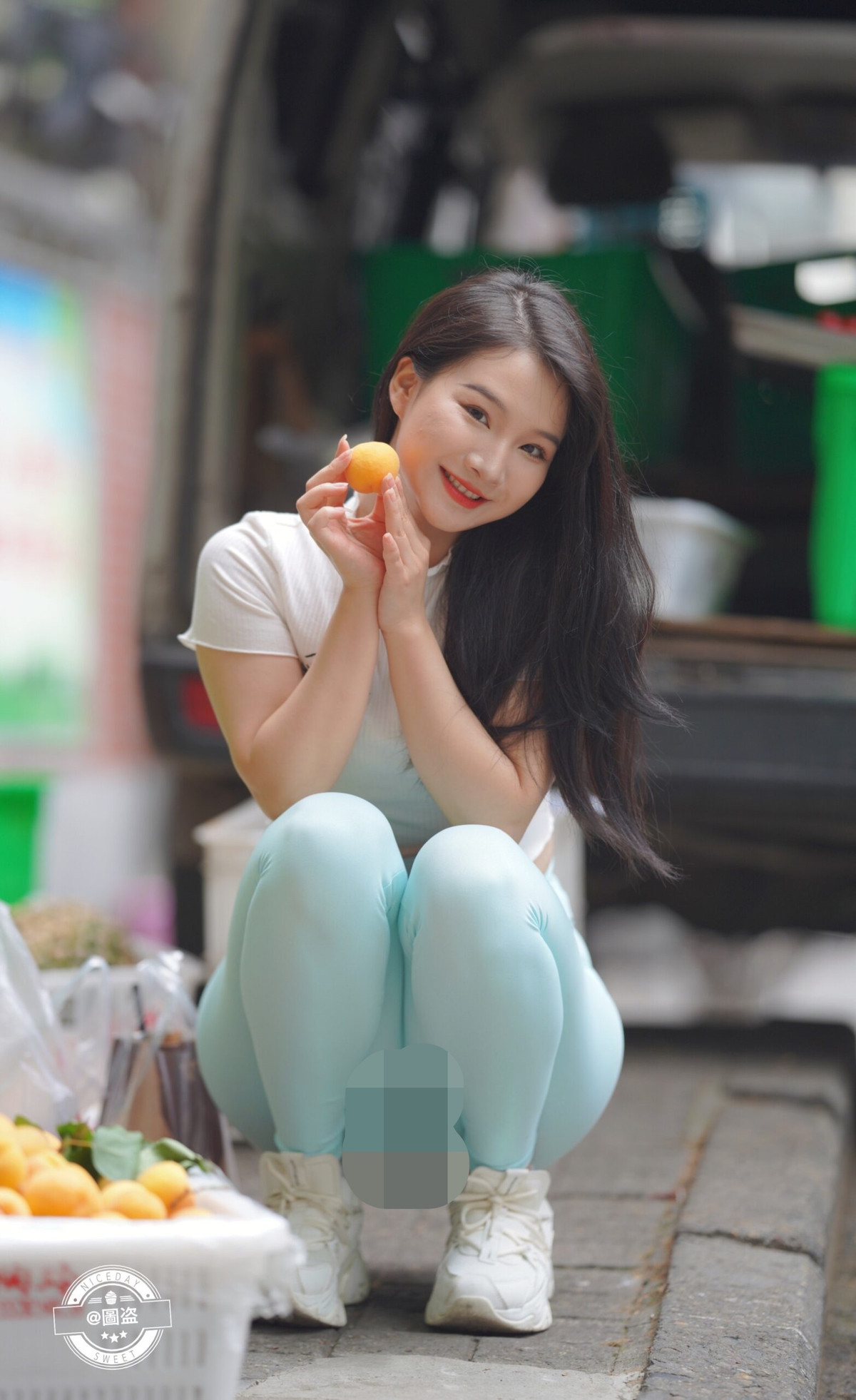 Dù có vóc dáng đẹp nhưng chiếc quần gym đã khiến cô gái trở nên chướng mắt trong ánh nhìn của những người xung quanh.