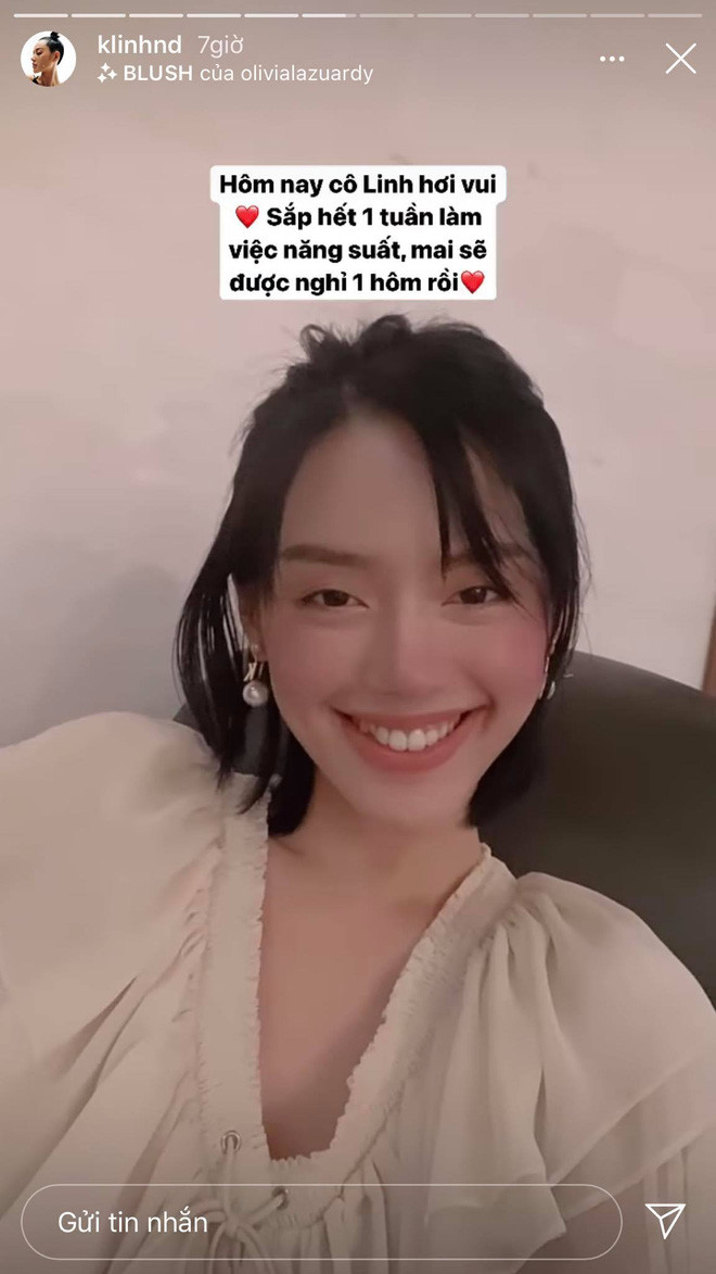 Sở dĩ có lo lắng trên là bởi ở story trước đó, Khánh Linh cũng chia sẻ chuyện công việc bận rộn dù cô nàng tỏ ra khá vui vẻ và rạng rỡ.