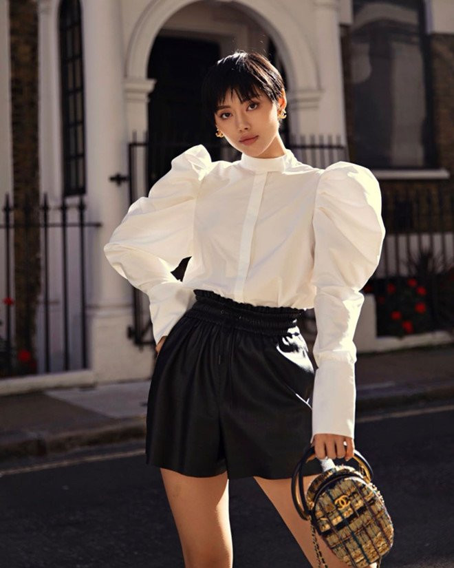 Dù bận rộn nhưng Khánh Linh luôn đăng ảnh vui vẻ, tích cực.