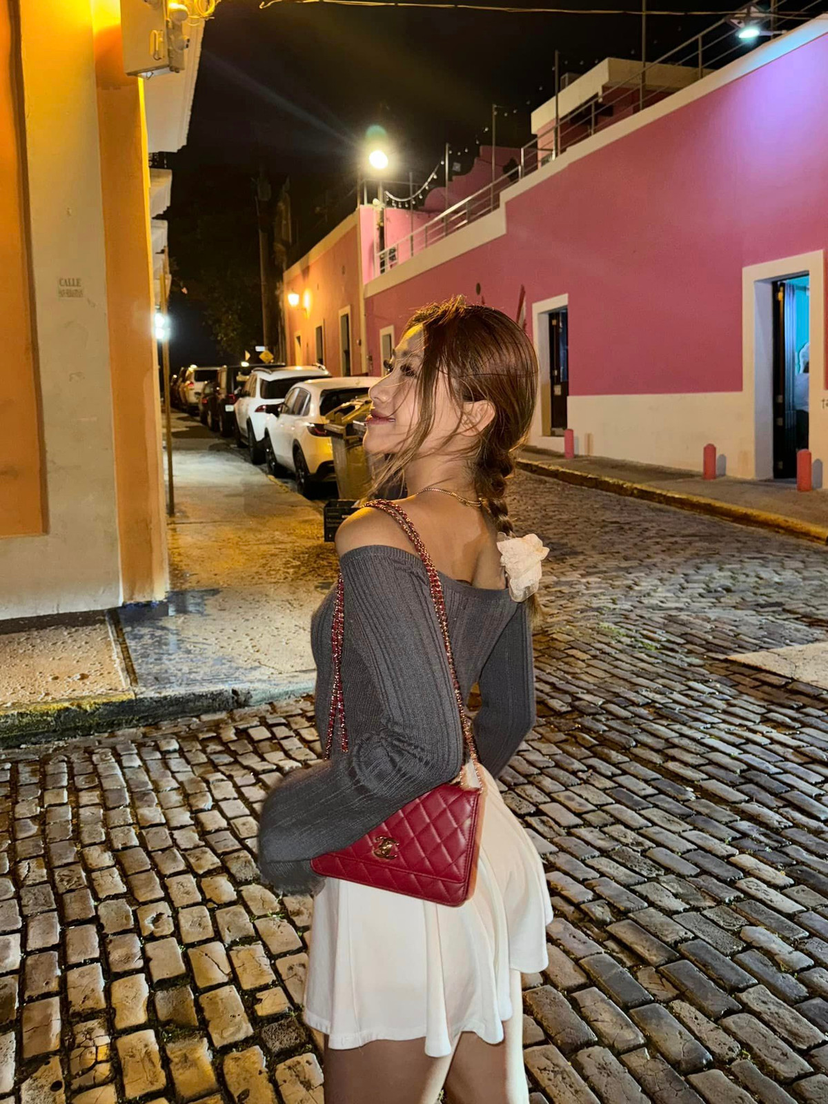 Đến ngày 20/6, Phạm Như Phương và bạn trai đăng bài xin lỗi. Cô thừa nhận bản thân thiếu hiểu biết và thiếu quan sát, không tìm hiểu kỹ ý nghĩa của các bức tranh nên đã vô tình chia sẻ khiến cộng đồng mạng phẫn nộ, bất bình.