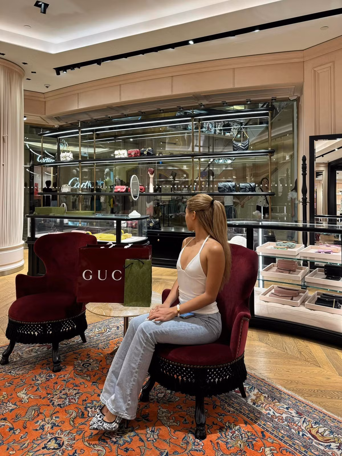 Phạm Như Phương (nickname Louis Phạm) có xuất thân là VĐV tuyển Quốc gia môn Thể dục dụng cụ, cô còn được biết đến với biệt danh “hot girl TDDC”.