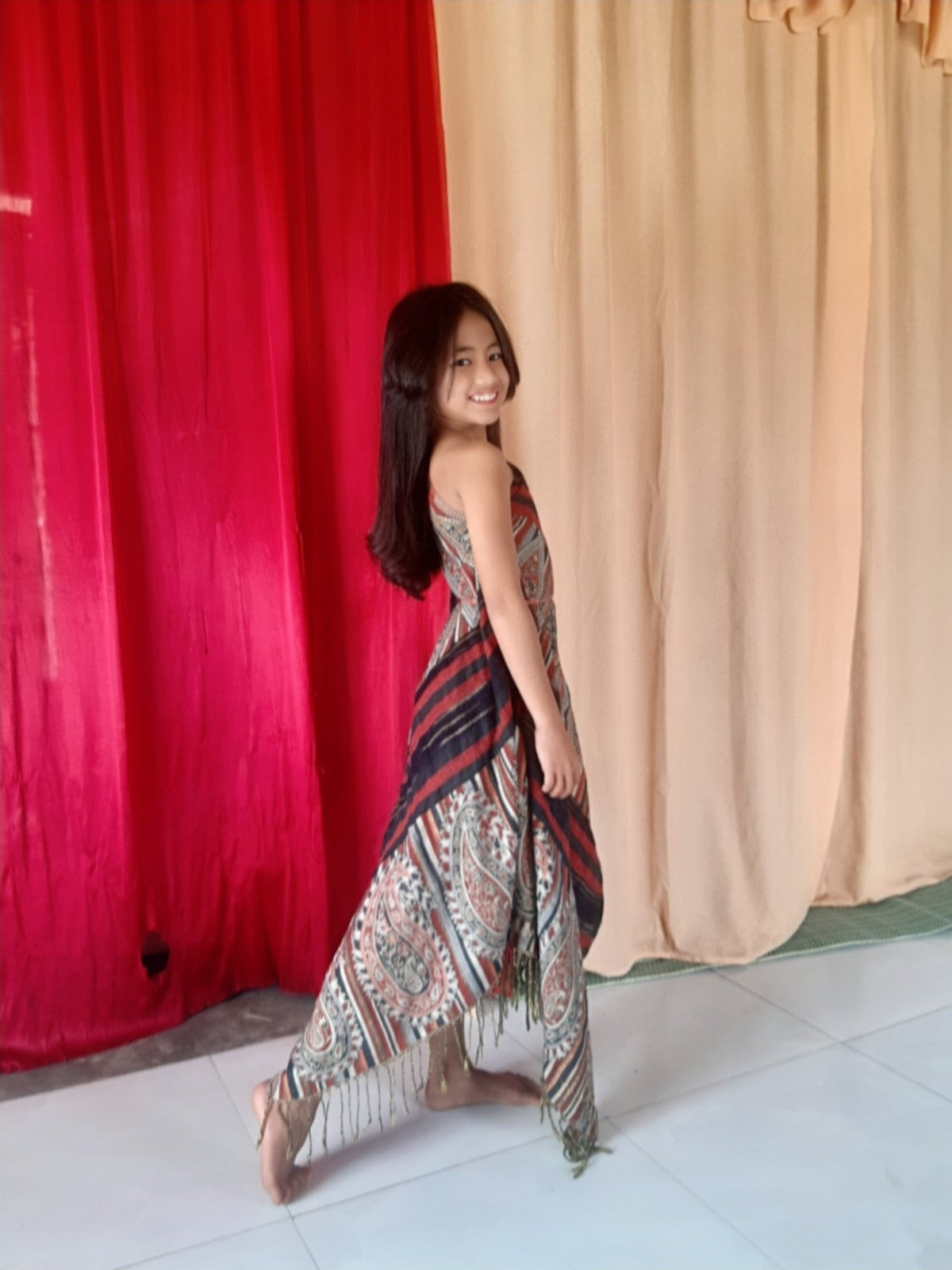 Qua những hình ảnh trên Facebook của Khánh Huyền có thể thấy, bé sở hữu nụ cười trong trẻo, tỏa nắng.