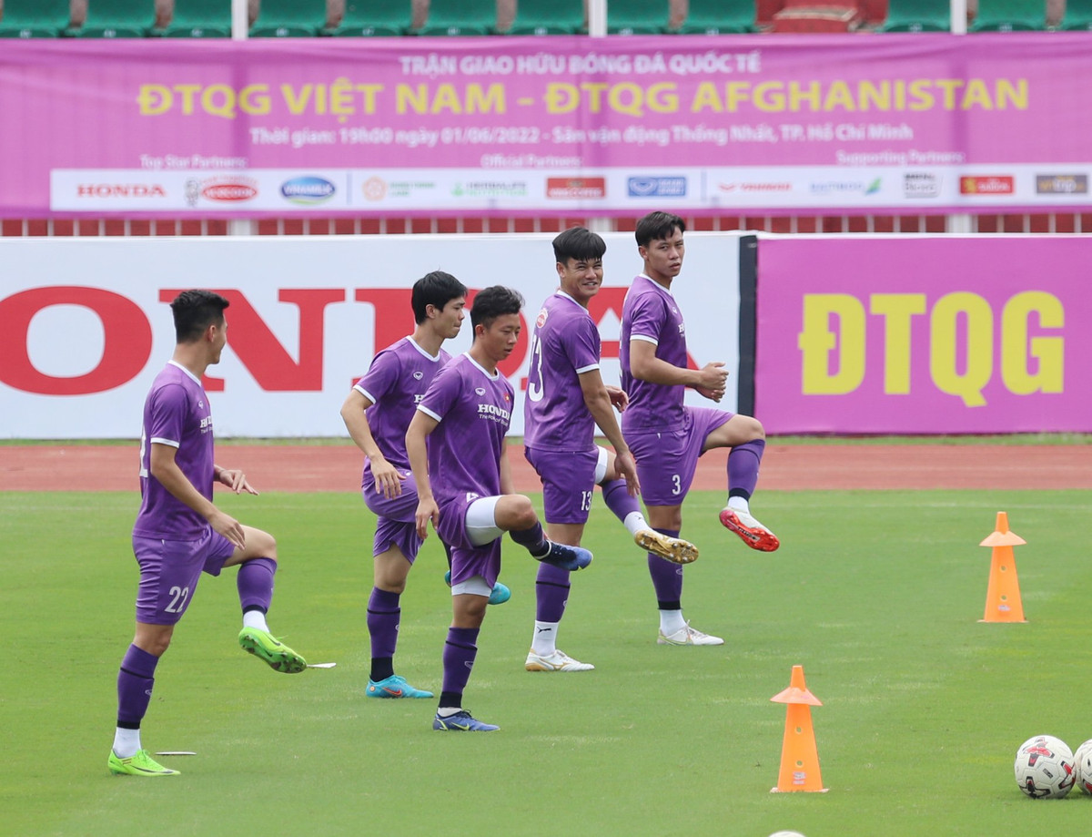 Tuan Hai toa sang, doi tuyen Viet Nam thang nhe 