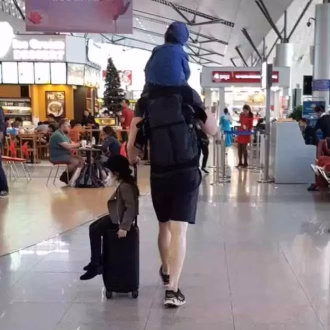 Từ năm 2011, thông tin hot girl Elly Trần hẹn hò cùng người đàn ông này được đề cập nhưng sau đó bị trôi vào dĩ vãng.