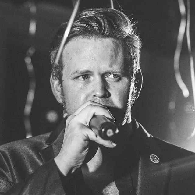 D.F và Elly Trần gắn bó với nhau khá lâu. Và cho tới mới đây, Elly Trần gây chú ý khi xác nhận người đàn ông này là "chồng" của mình.