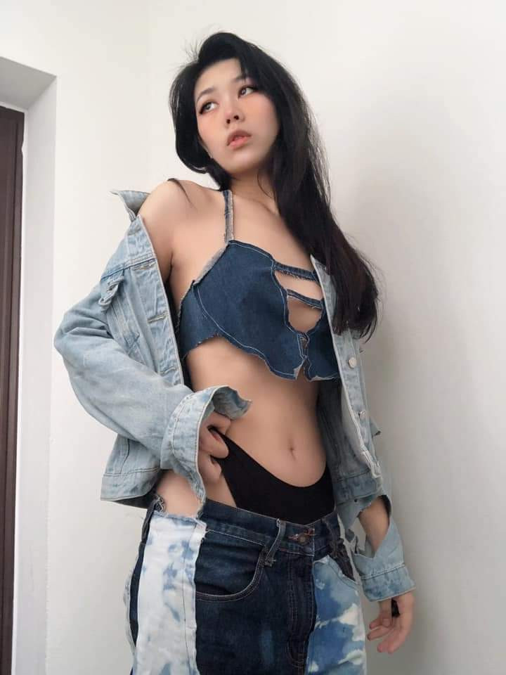 Do làm việc trong lĩnh vực thời trang nên gu ăn mặc của Vương Diệu Linh trẻ khá chất