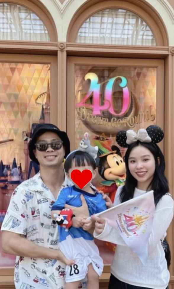 Dù vậy, Viên Minh vẫn chiếm trọn cảm tình của cư dân mạng bởi tạo hình gần gũi, giản dị mỗi lần về thăm bố mẹ chồng.